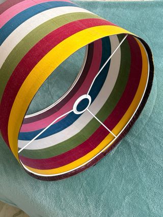 Pantalla lámpara diseño hecha a mano de seda.