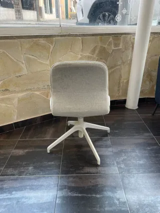 Silla de oficina giratoria beige