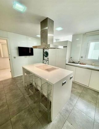 Ático en alquiler en Puerto Banús en Marbella