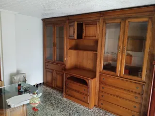 Mueble de comedor de madera mesa cristal