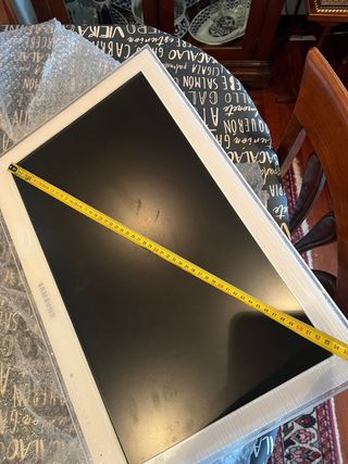 Televisor LG Blanco Pequeño