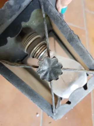 Lampada a lanterna in ferro battuto