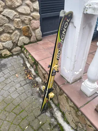 Botas y esquís niños