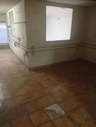 Local comercial en alquiler en Carranque - Haza Cuevas en Málaga