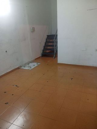Local comercial en alquiler en Carranque - Haza Cuevas en Málaga