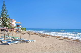 Chalet en alquiler en El Faro de Calaburra - Chaparral en Mijas