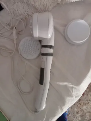 Aparato de masaje eléctrico blanco