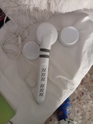 Aparato de masaje eléctrico blanco