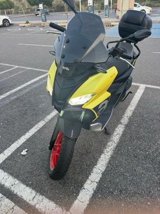 Aprilia sr gt 125 cc año 2022 con 8.000km