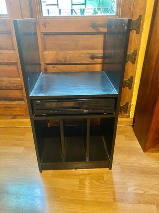 Mueble Hi-Fi con radio AIWA. No se envia.