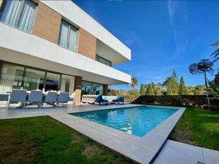 Chalet en alquiler en Paraíso - Atalaya- Benamara en Estepona