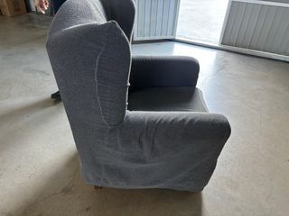 Sillón de tela gris