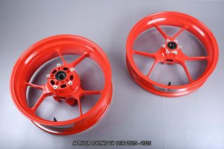 Pareja de llantas OEM APRILIA TUONO V4 2015 - 2025