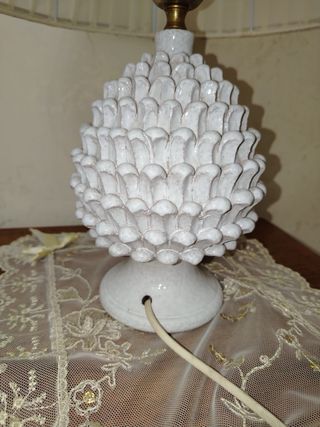Lampada pigna Caltagirone ceramica bianca