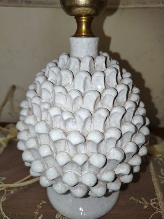 Lampada pigna Caltagirone ceramica bianca