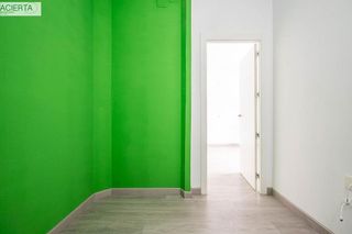 Local comercial en venta en Cervantes en Granada