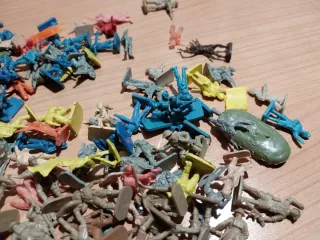 Lote soldados 1/72 y Montaplex.