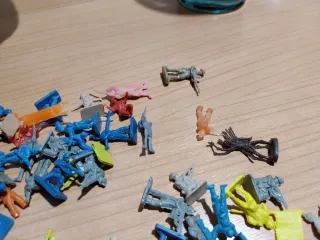 Lote soldados 1/72 y Montaplex.