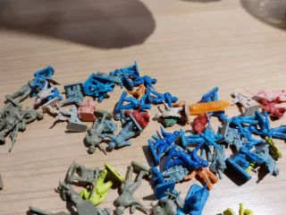 Lote soldados 1/72 y Montaplex.