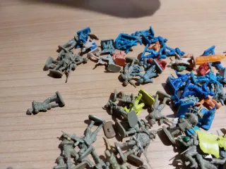 Lote soldados 1/72 y Montaplex.