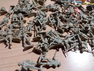 Lote soldados 1/72 y Montaplex.