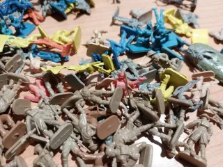 Lote soldados 1/72 y Montaplex.