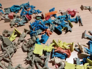 Lote soldados 1/72 y Montaplex.