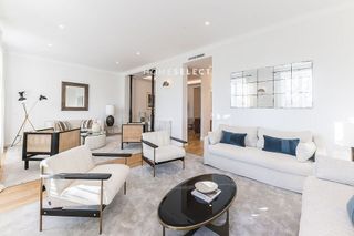 Piso en alquiler en Jerónimos en Madrid