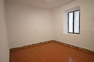 Local comercial en alquiler en Gamarra - La Trinidad en Málaga