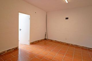 Local comercial en alquiler en Gamarra - La Trinidad en Málaga
