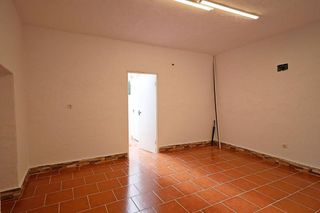 Local comercial en alquiler en Gamarra - La Trinidad en Málaga
