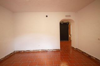 Local comercial en alquiler en Gamarra - La Trinidad en Málaga