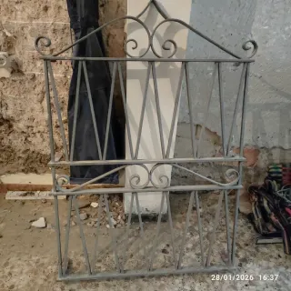 Reja de ventana de hierro forjado