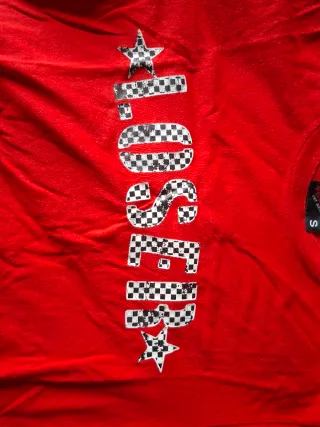 Maglietta rossa con stampa LOSER