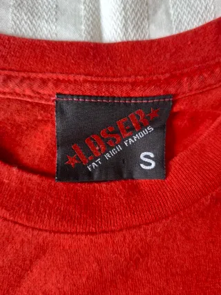 Maglietta rossa con stampa LOSER
