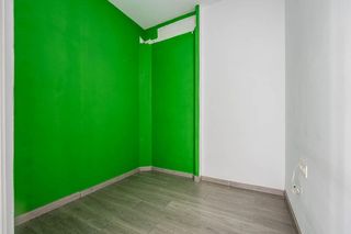 Local comercial en venta en Cervantes en Granada