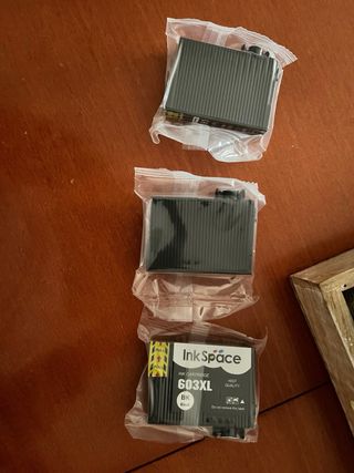 Cartuchos Tinta Epson azul , amarillo y 3 negros