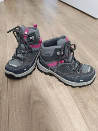 Botas de montaña niña número 30 marca Quechua