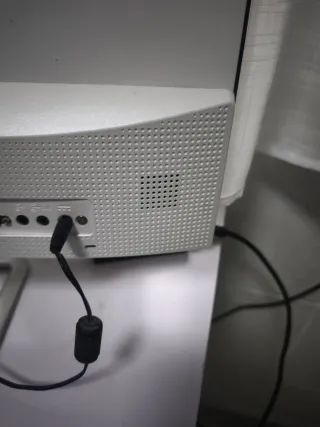 Monitor HP 24ea con altavoz incorporado