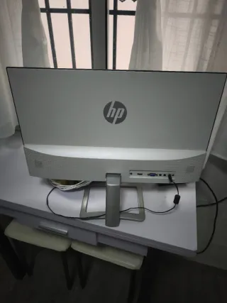 Monitor HP 24ea con altavoz incorporado