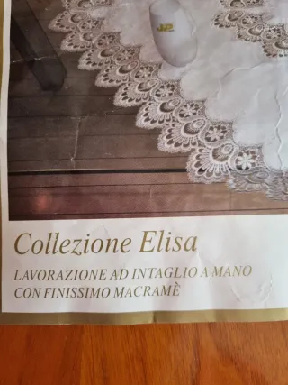 Tovaglia centrotavola ricamata a mano a intaglio