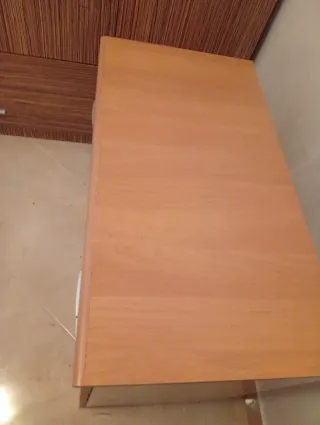 Cómoda de madera con 4 cajones