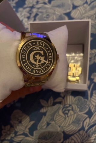 Reloj Guess Dorado y Negro