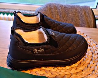 Zapatos / zapatillas peludos nuevos