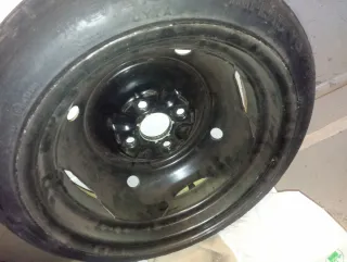 Rueda repuesto fina Toyota Yaris