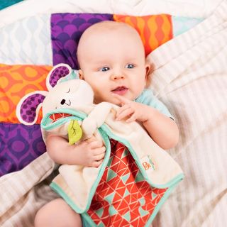 Battat. Manta de Seguridad El Conejo Fluffy Bunz.