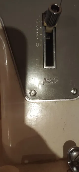 Máquina de coser Singer con mueble