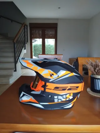 Casco y gafas enduro