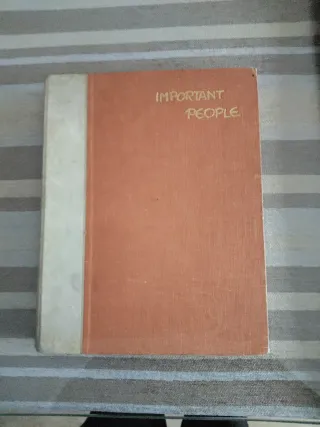 Libro Important People, firmado por autor J.H.Dowd