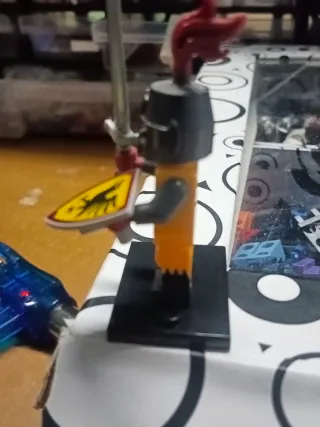Lego Caballero Medieval con Escudo y Espada